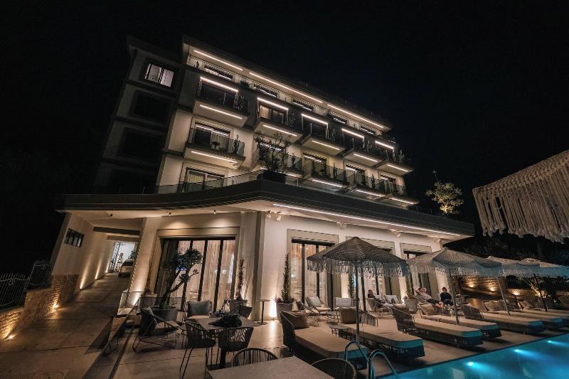 Mazarine Hotel image