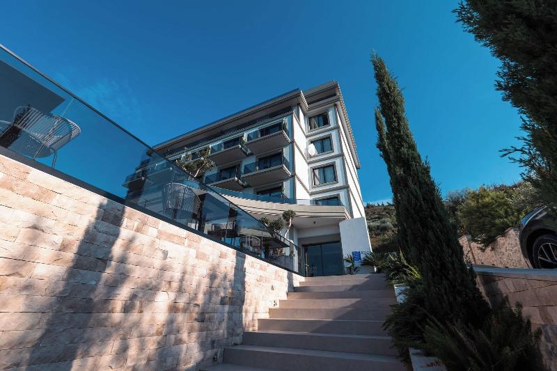 Mazarine Hotel image