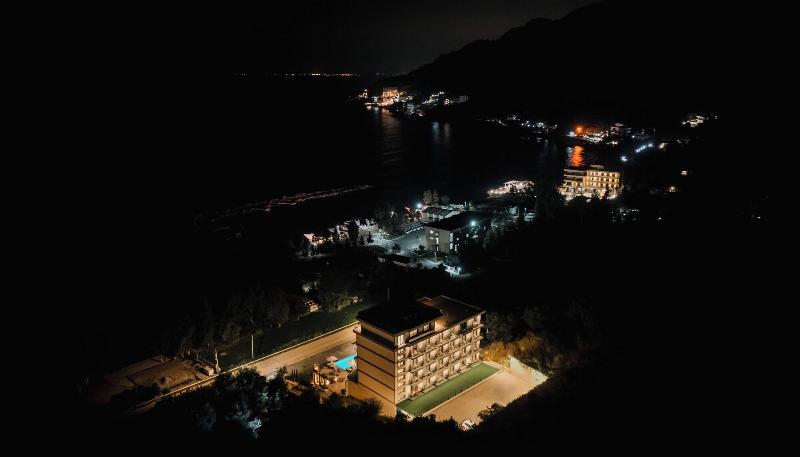 Mazarine Hotel image