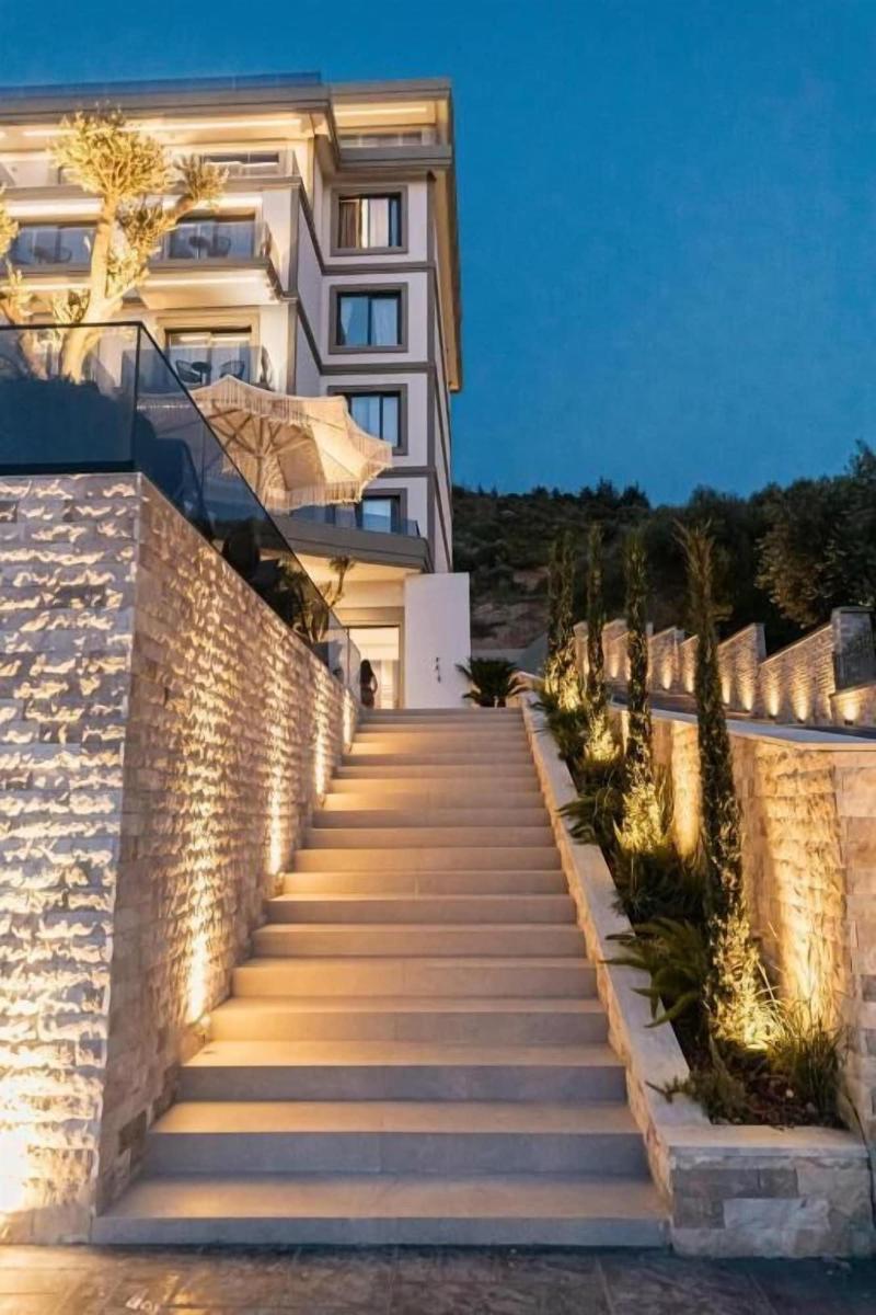 Mazarine Hotel image