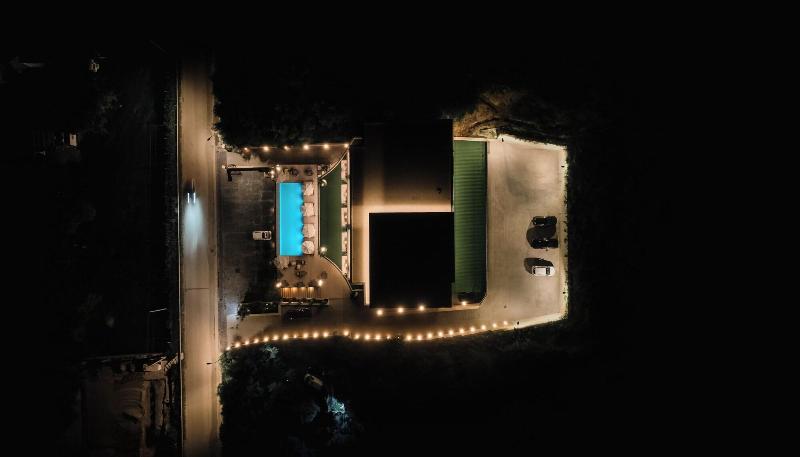 Mazarine Hotel image