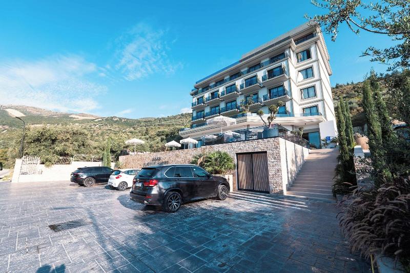 Mazarine Hotel image