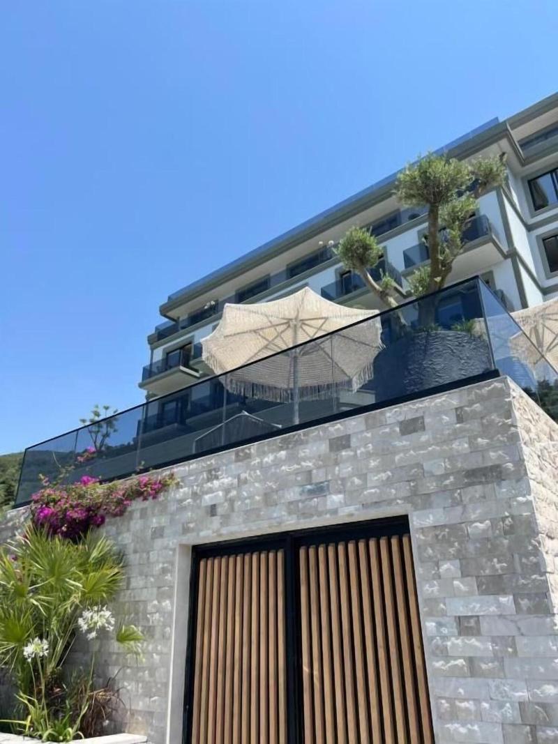 Mazarine Hotel image