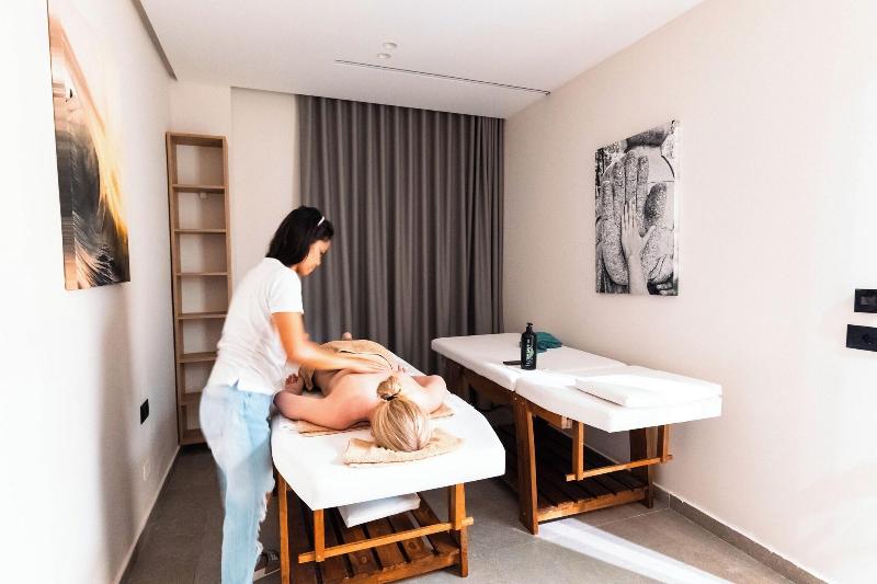 Mazarine Hotel image