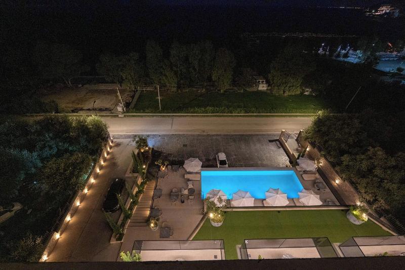 Mazarine Hotel image