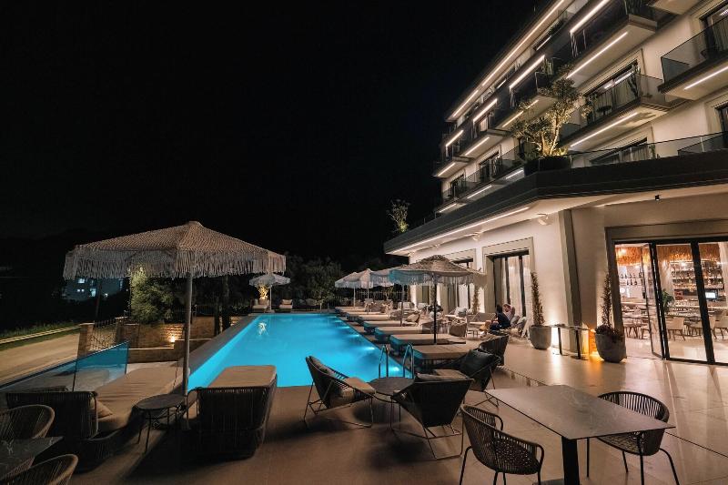 Mazarine Hotel image
