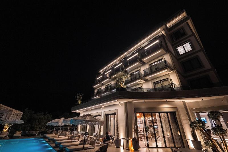 Mazarine Hotel image