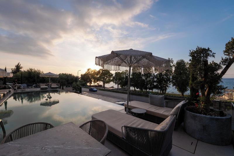Mazarine Hotel image