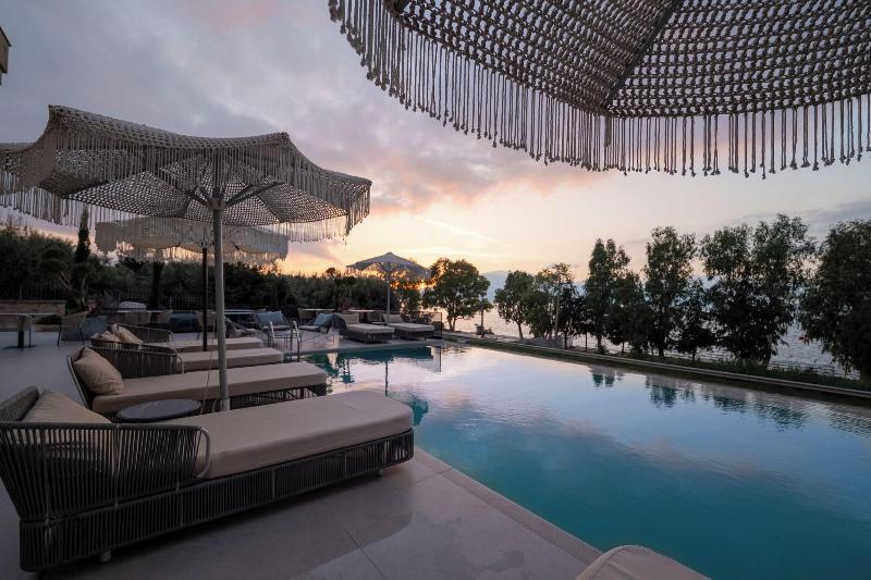 Mazarine Hotel image