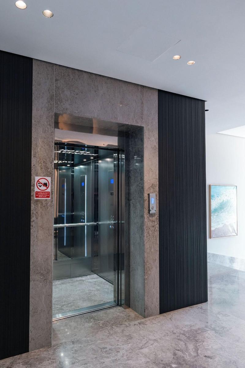 Mazarine Hotel image