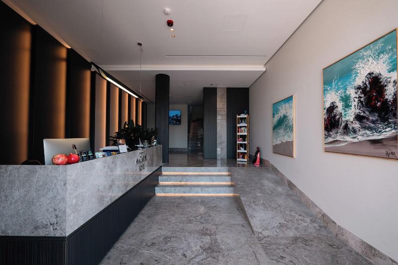 Mazarine Hotel image