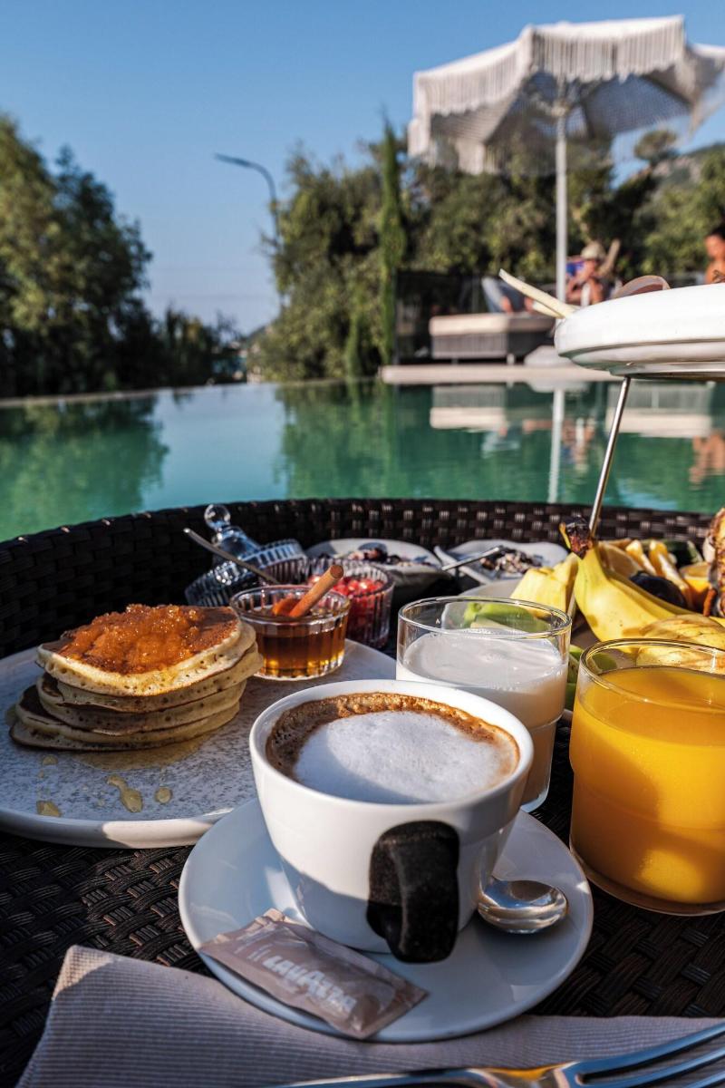 Mazarine Hotel image
