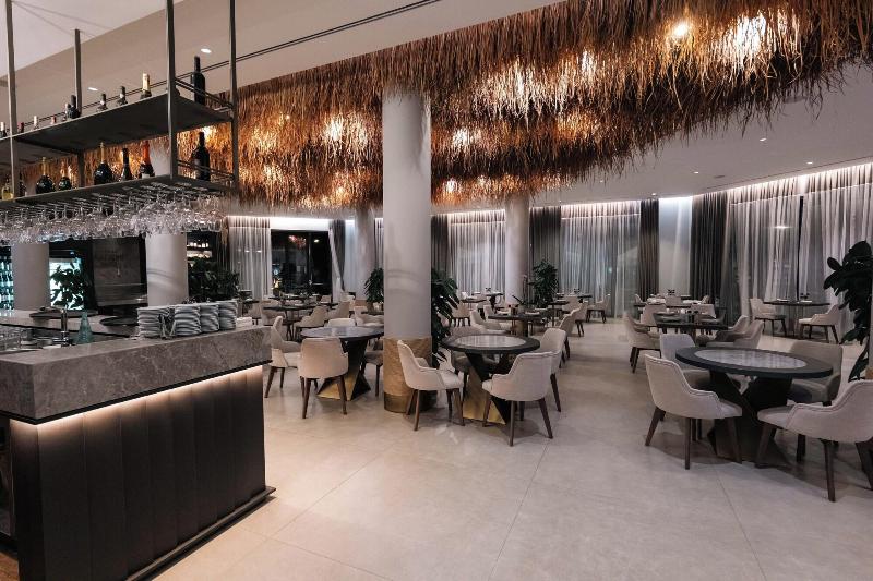 Mazarine Hotel image