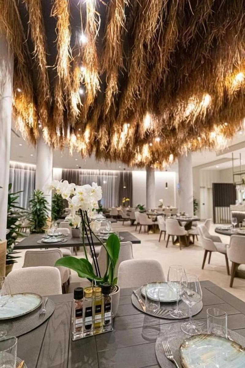 Mazarine Hotel image