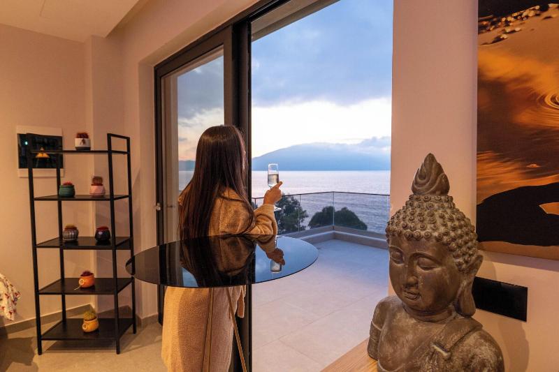 Mazarine Hotel image