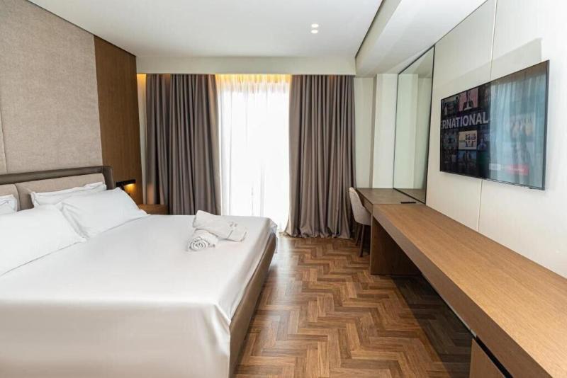 Mazarine Hotel image