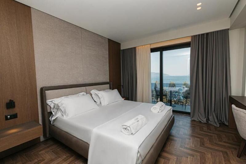 Mazarine Hotel image