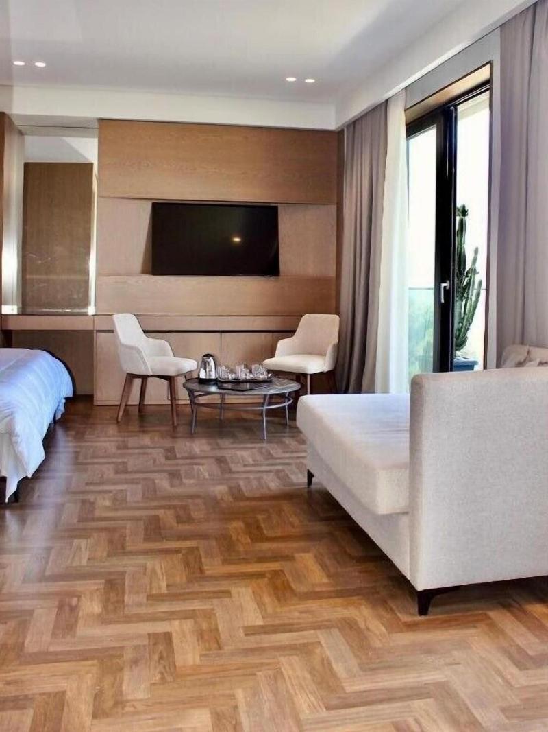 Mazarine Hotel image