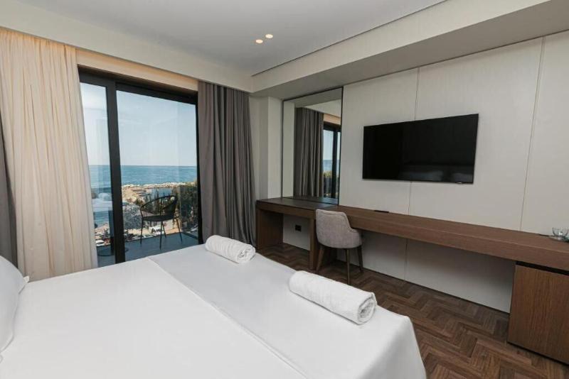 Mazarine Hotel image