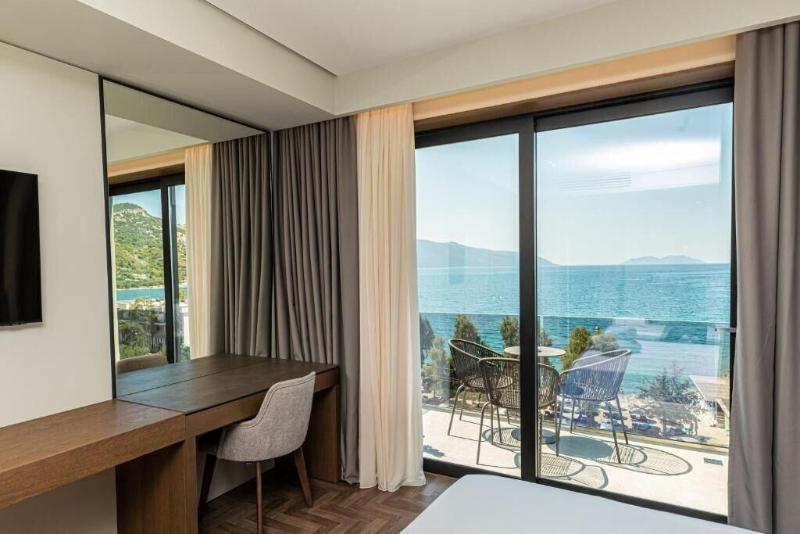 Mazarine Hotel image
