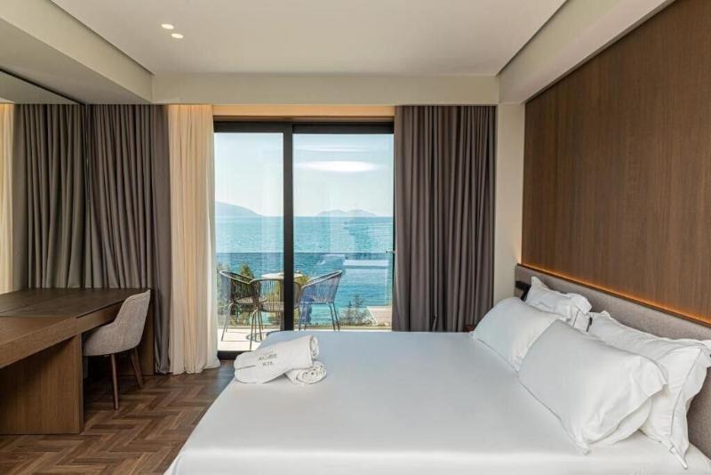 Mazarine Hotel image
