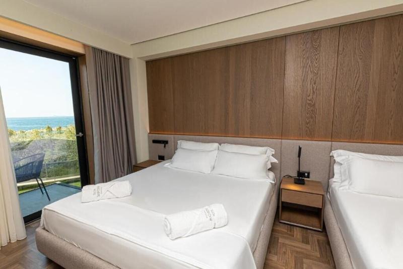 Mazarine Hotel image