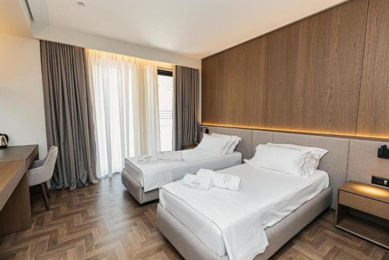 Mazarine Hotel image