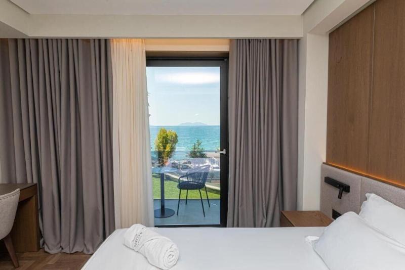 Mazarine Hotel image