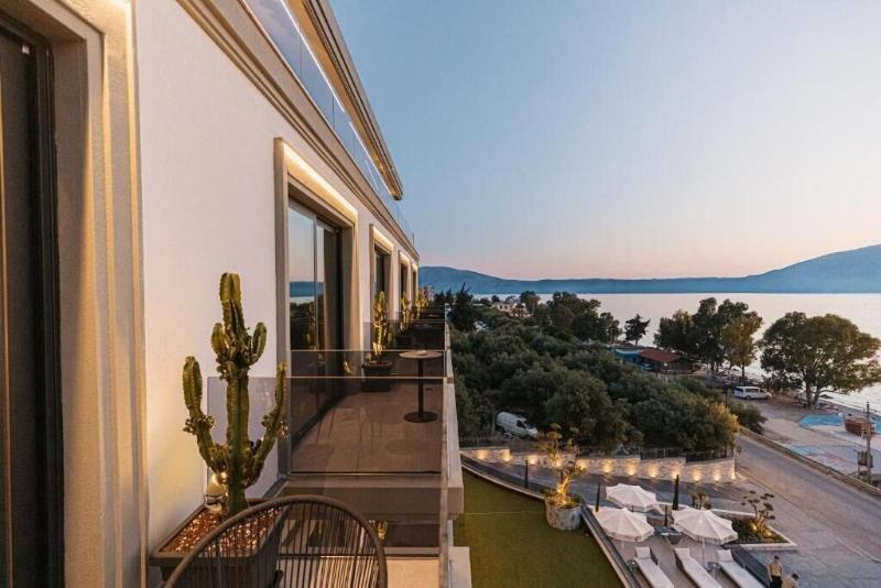 Mazarine Hotel image