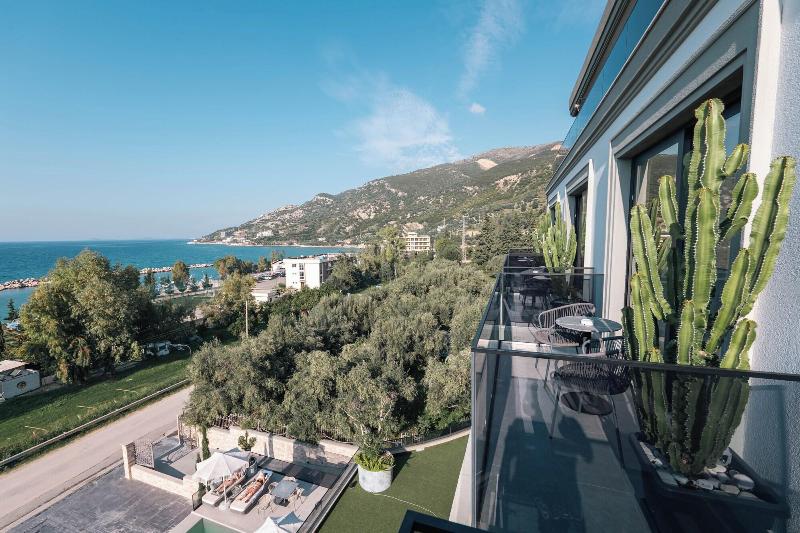 Mazarine Hotel image
