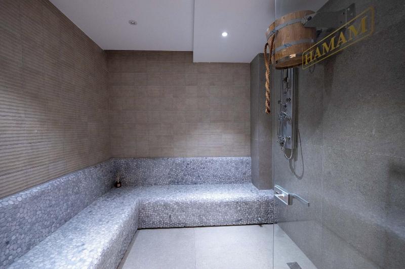 Mazarine Hotel image