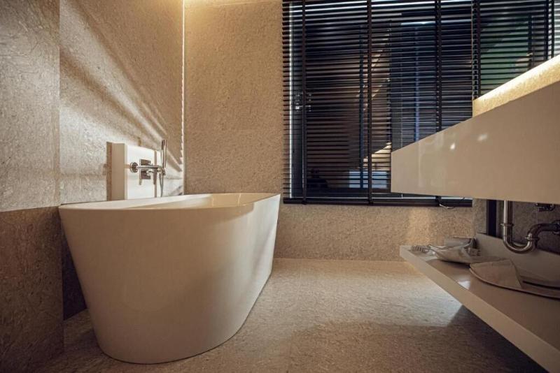 Mazarine Hotel image