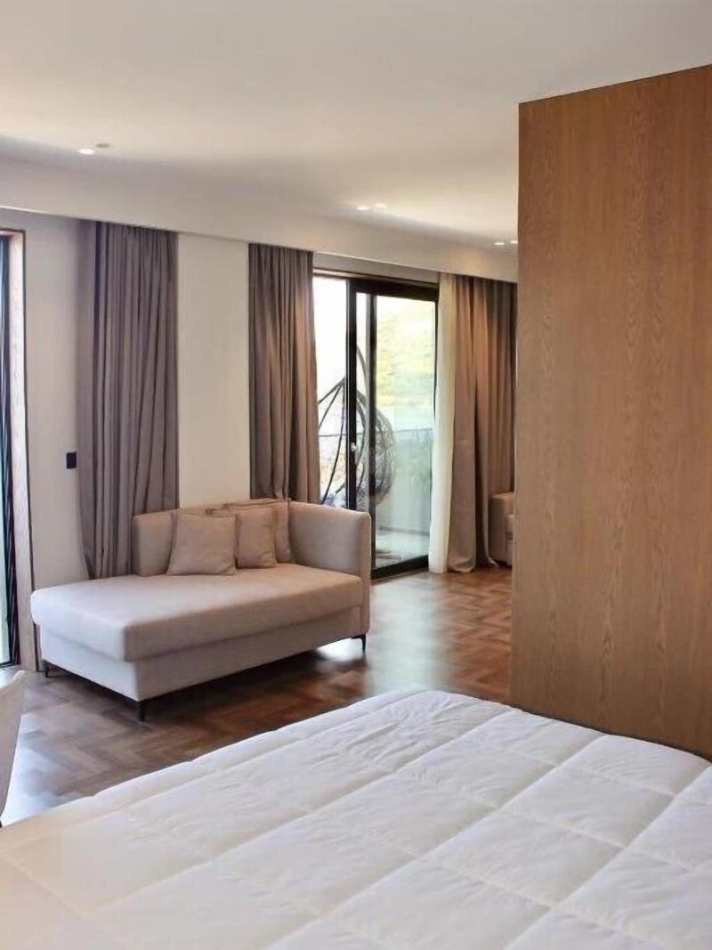 Mazarine Hotel image