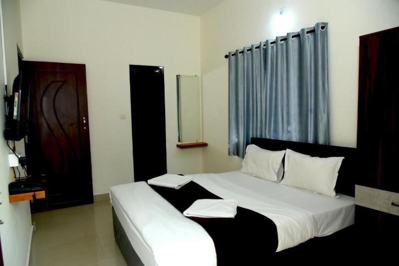 Hotel Aradhya Inn Deralakatte — view