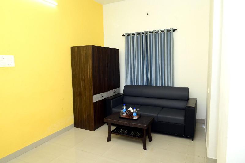 Hotel Aradhya Inn Deralakatte image