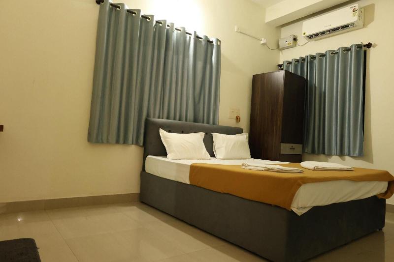 Hotel Aradhya Inn Deralakatte image