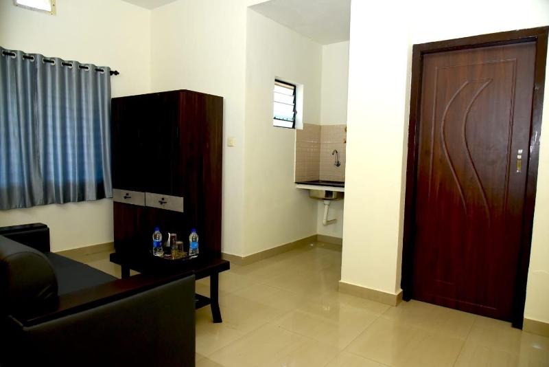 Hotel Aradhya Inn Deralakatte image