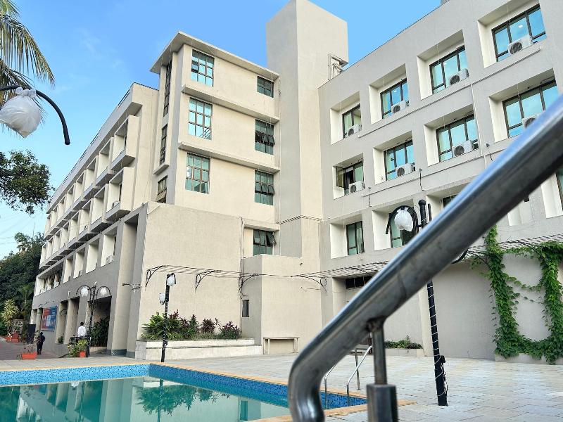 Metropark Hotel image