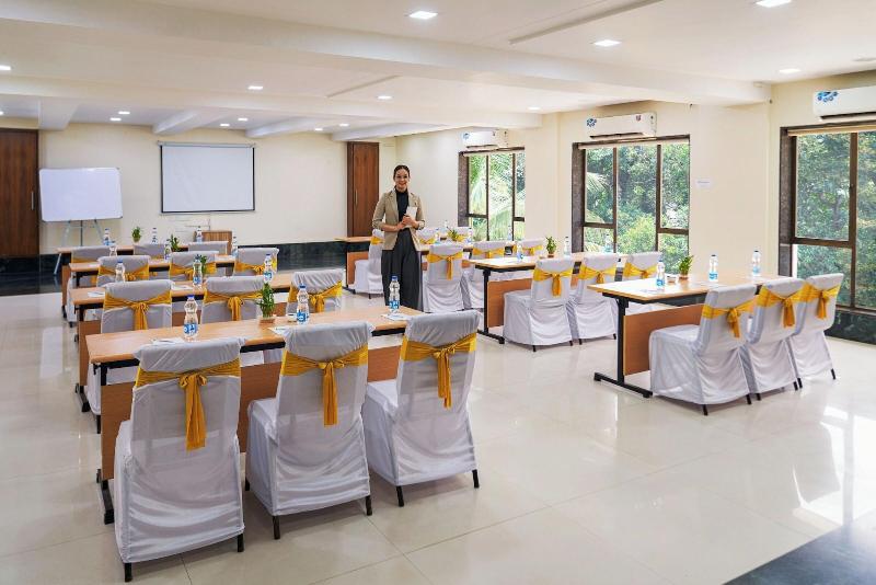Metropark Hotel image