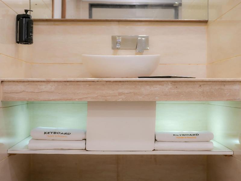 Metropark Hotel image