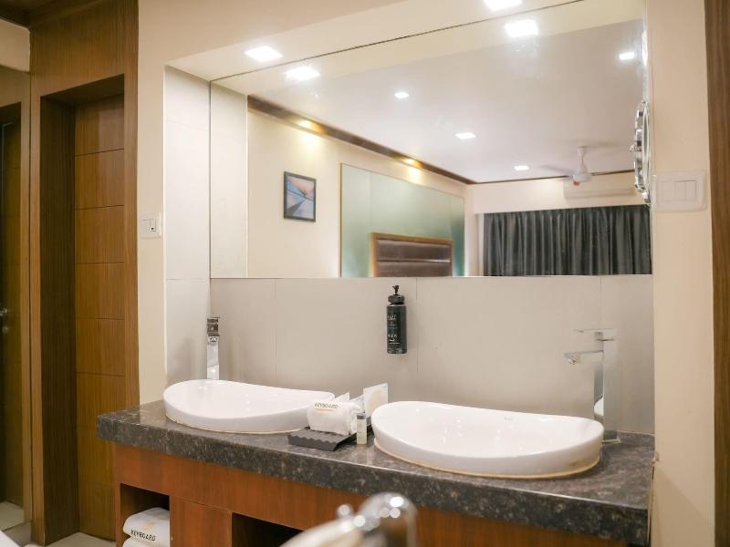 Metropark Hotel image