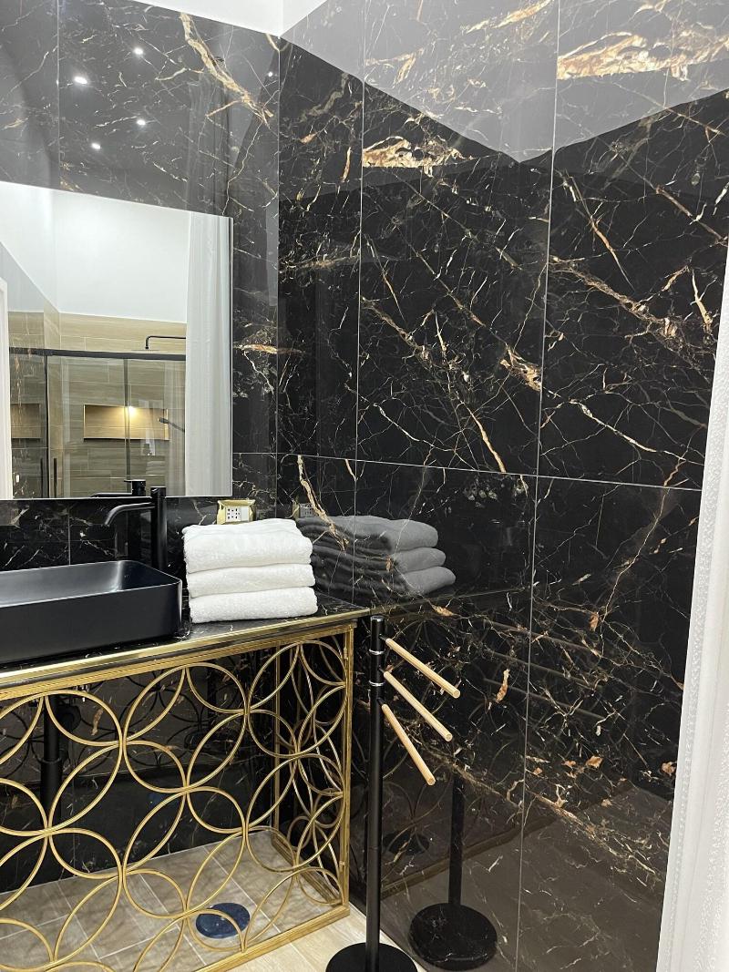 Berenice Suite image