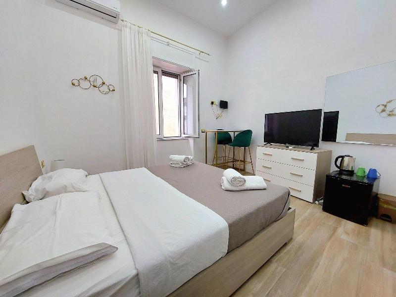 Berenice Suite image