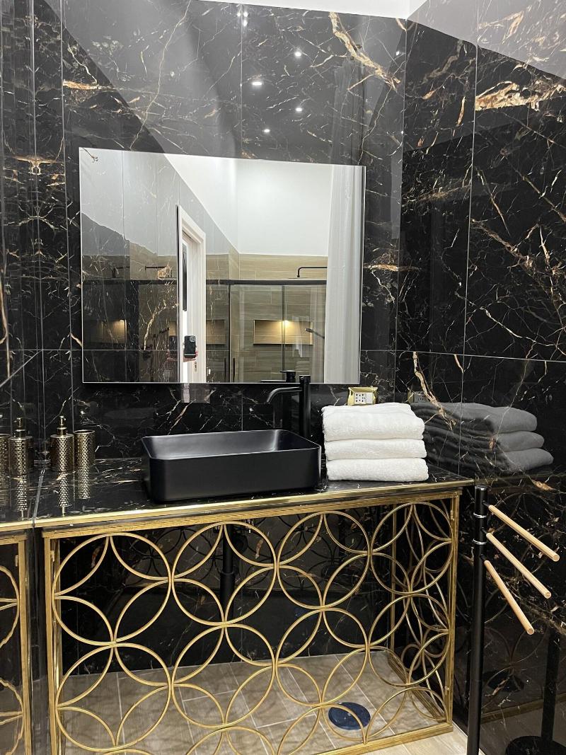 Berenice Suite image