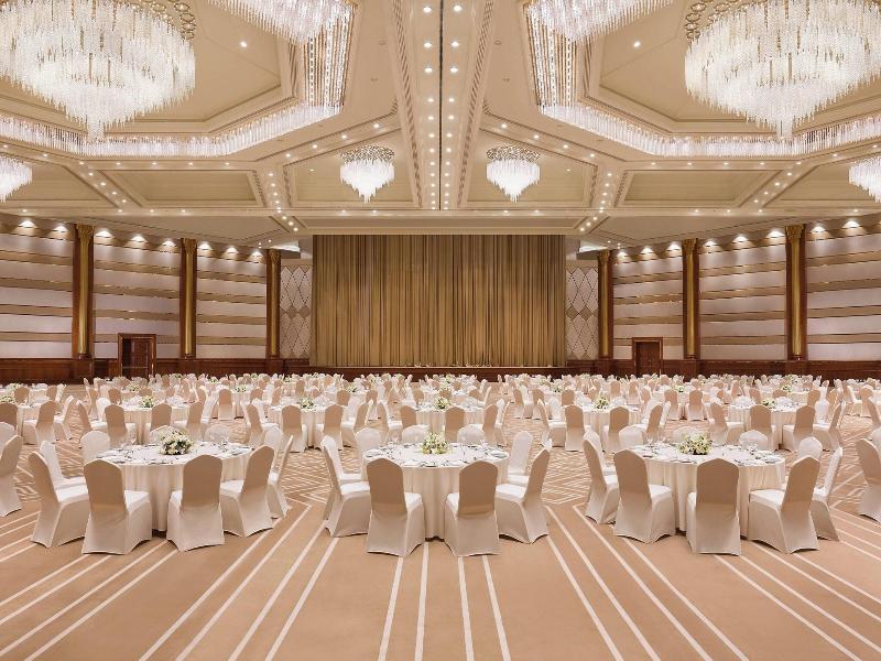 Sheraton Grand Doha Resort & Convention Hotel image