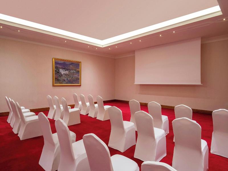 Sheraton Grand Doha Resort & Convention Hotel image