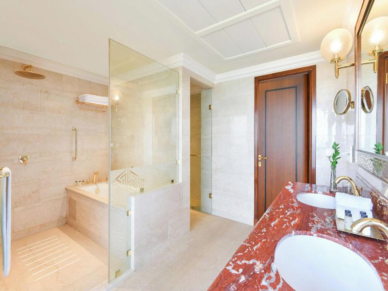 Sheraton Grand Doha Resort & Convention Hotel image