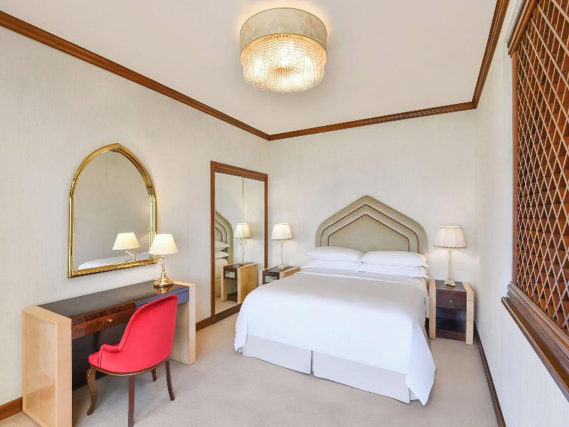 Sheraton Grand Doha Resort & Convention Hotel image