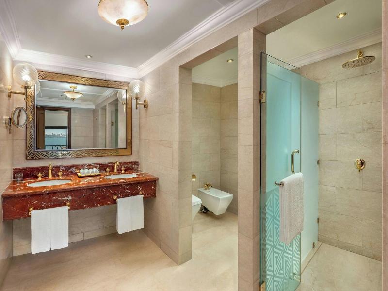 Sheraton Grand Doha Resort & Convention Hotel image
