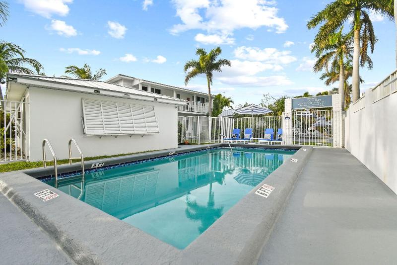 Sunshine Shores Boutique Apartments image
